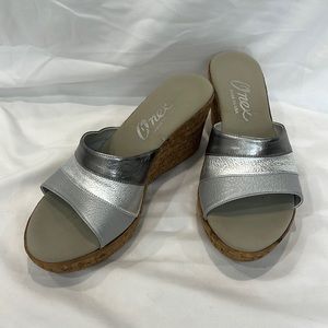 Onex Bolero Silver Gray Pewter Slip-on Wedge Heel Sandals, size 9.  NWT.
